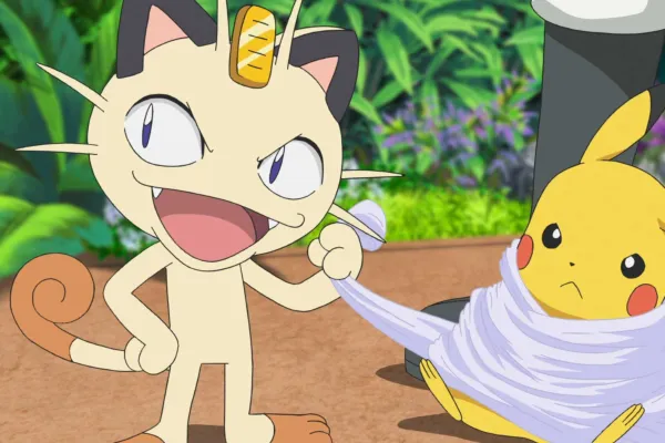 Meowth, o icônico Pokémon gato, envolve Pikachu.