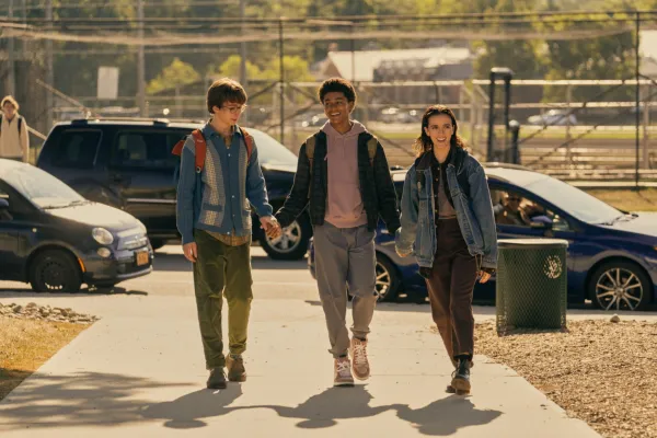 Abby Corrigan como Ema Winslow, Jaden Michael como Mickey Bolitar, Adrian Greensmith como Arthur