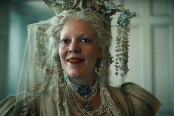 Olivia Colman como Miss Havisham em Grandes Esperanças