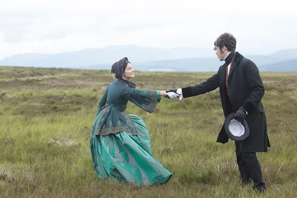 Jenna Coleman como Rainha Vitória e Tom Hughes como Príncipe Albert na Escócia para ITV