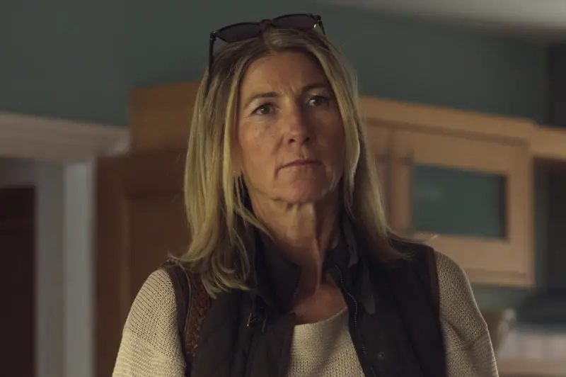 Eve Best kao Carole Middleton u filmu The Crown