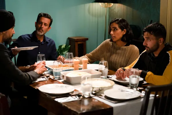 Kheerat Panesar, Nish Panesar, Ash Kaur, Vinny Panesar em EastEnders