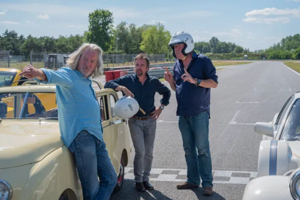 James May, Richard Hammond e Jeremy Clarkson em The Grand Tour: Eurocrash