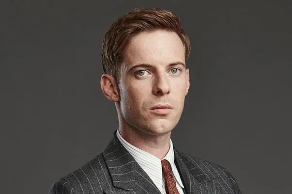 Luke Treadaway interpreta Hugh Fenton em Traidores