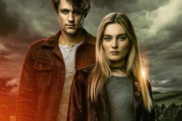 Drake Rodger e Meg Donnelly em Os Winchesters.