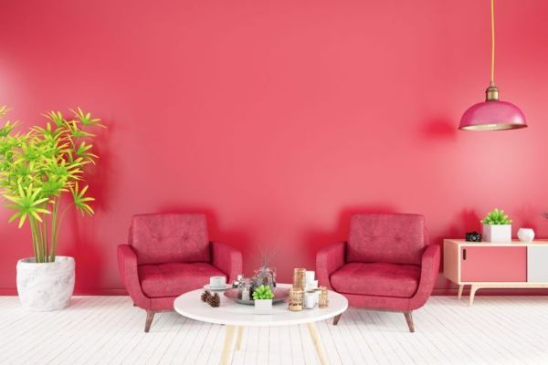 Malinowa czerwień salonu