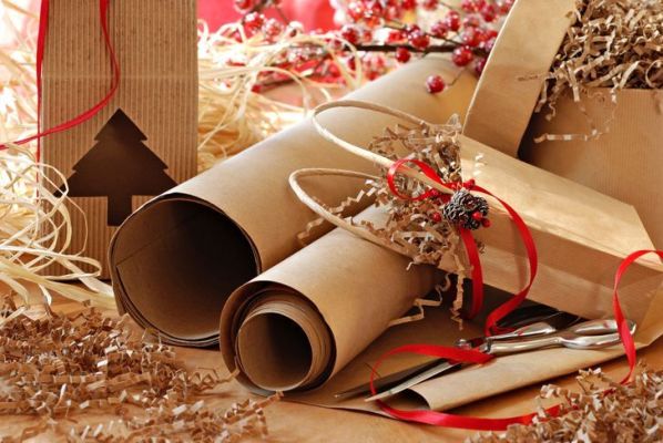 papel de regalo y bolsas de papel marrón, respetuosos del medio ambiente