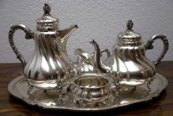 Gümüş cila çay dəstinizin gözəl görünməsini təmin edir