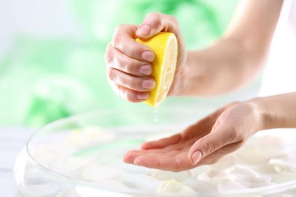 pulizia della pelle al limone naturalmente