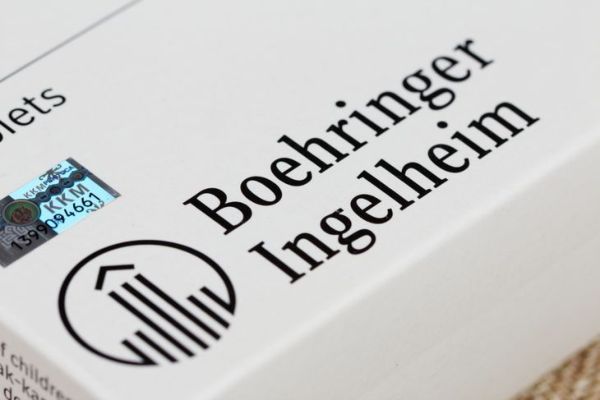 Primo piano del logo Boehringer Ingelheim.