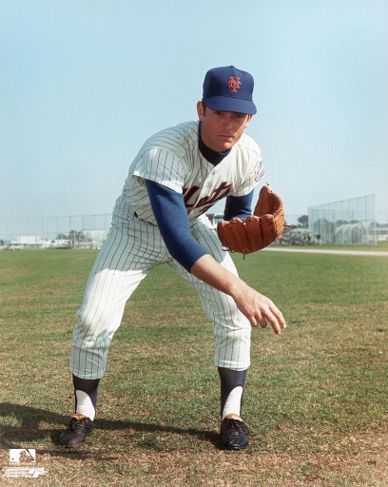 Nolan Ryan des Mets de New York pose pour un portrait d'action avant un match de saison. Nolan Ryan a joué pour les Mets de 1966 à 1971.