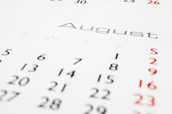 calendario agosto feriados nacionales verano