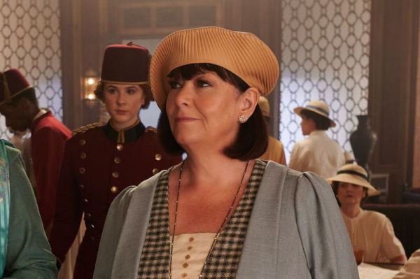 Dawn French joue Mme Bowers