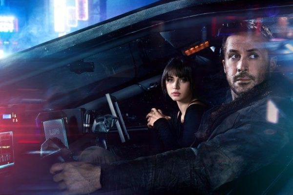 Ana de Armas et Ryan Gosling dans Blade Runner 2049