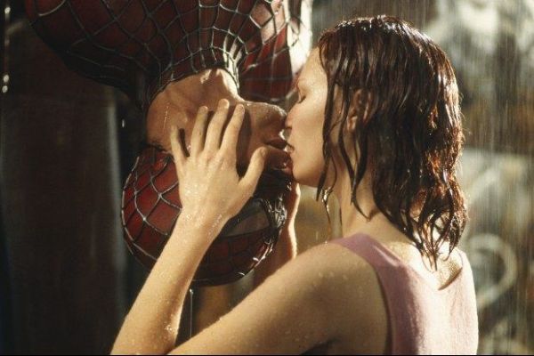 Spider-Man (2002) met en vedette Tobey Maguire et Kirsten Dunst