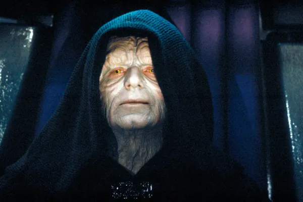 Ian McDiarmid dans le rôle de l'Empereur dans Le Retour du Jedi