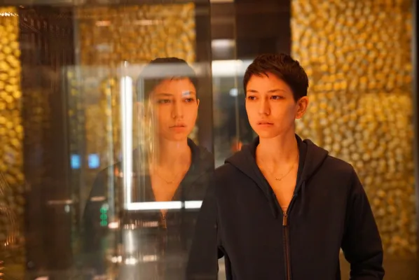Nome do programa: Devs - TX: n/a - Episódio: Devs - generics (No. n/a) - Picture Shows: Lily Chan (SONOYA MIZUNO) - (C) FX Networks - Fotógrafo: FX Networks