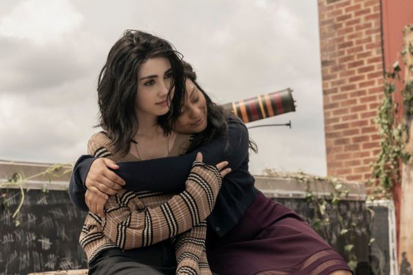 Alexa Mansour comme Hope, Aliyah Royale comme Iris - TWD3 _ Saison 1 - Crédit photo : Sarah Shatz/AMC