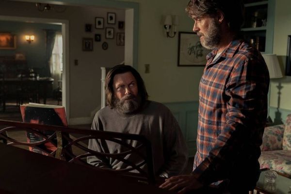 Nick Offerman como Bill e Murray Bartlett como Frank em The Last of Us.