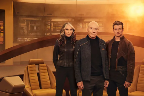 Gates McFadden kot Beverly Crusher, Patrick Stewart kot Picard in Ed Speleers kot Jack Crusher v Star Trek: Picard