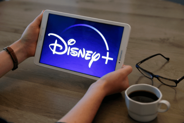  Logo Disney Plus em um tablet Samsung