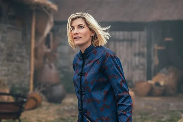 Jodie Whittaker a Doctor Who: Legend of the Sea Devils