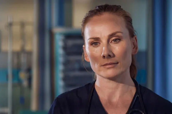 Jac Naylor deixa Holby City