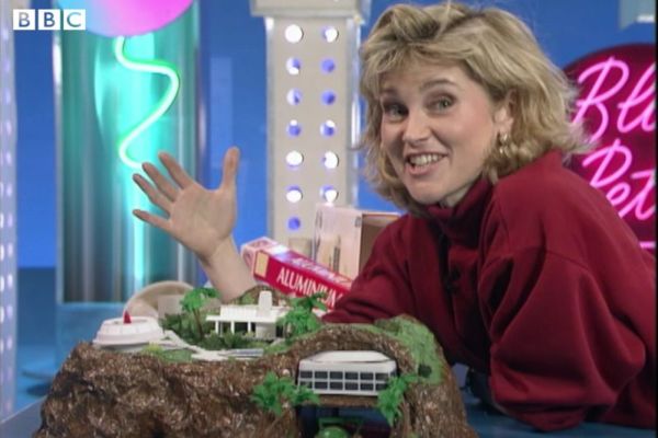 Anthea Turner in Blue Peter nel 1992.